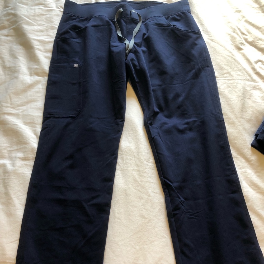 Figs Women’s Cargo Scrub Pants